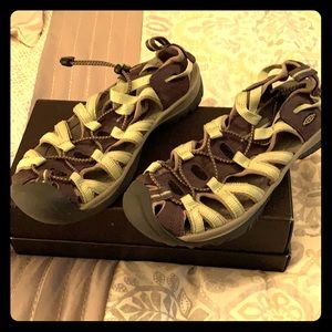 Keen sandals never worn!